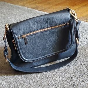 Black shoulder bag